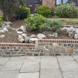 Beautiful wall built using original bricks ! 
Prepping the front garden for planting #northlondon #alexandra #wall #frontgarden #urbangarden #brickwall