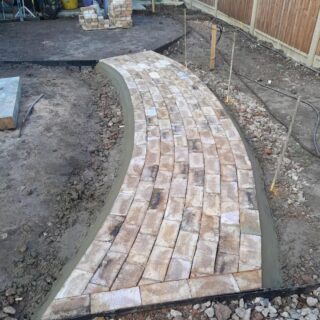 Great finish and beautiful pavers #n22 #boundsgreen #urbangarden #local #northlondon #landscaping #landscapingdesign 
@vicsantini_gardendesign @_londonstone